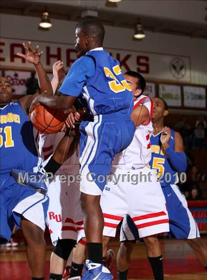 Thumbnail 3 in Verbum Dei @ Redondo (Seahawk Classic) photogallery.