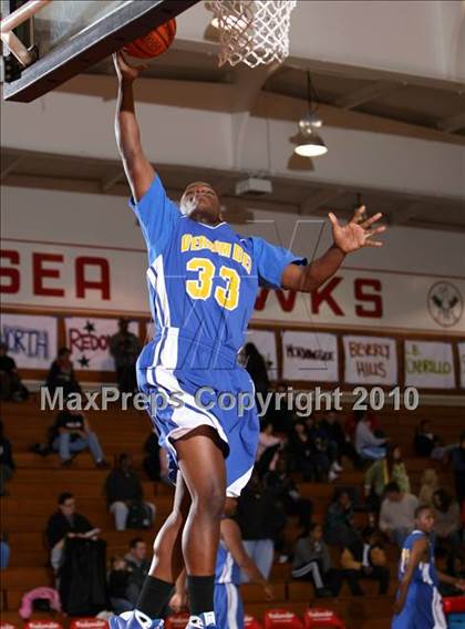 Thumbnail 3 in Verbum Dei @ Redondo (Seahawk Classic) photogallery.