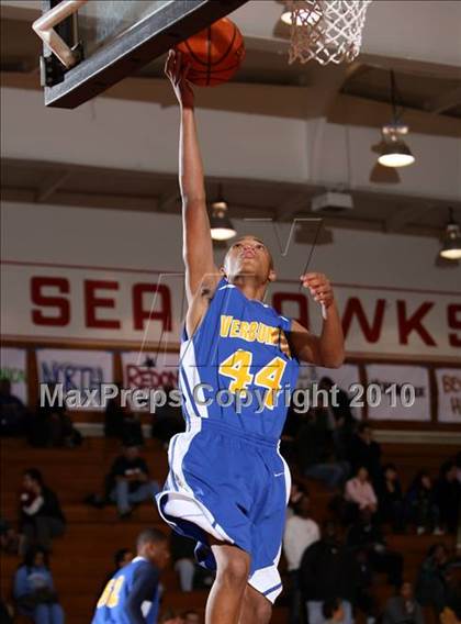 Thumbnail 3 in Verbum Dei @ Redondo (Seahawk Classic) photogallery.