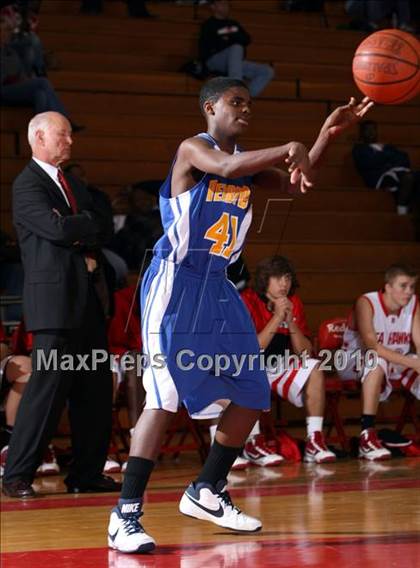 Thumbnail 1 in Verbum Dei @ Redondo (Seahawk Classic) photogallery.