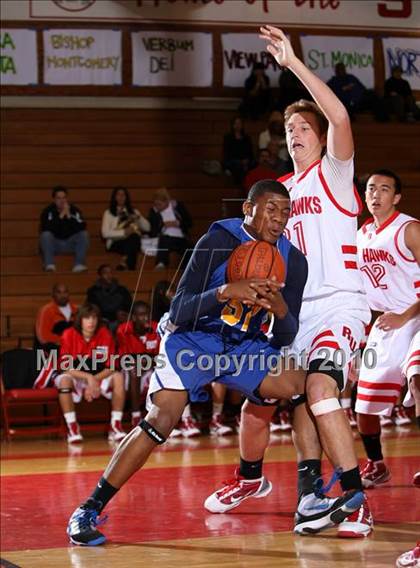 Thumbnail 3 in Verbum Dei @ Redondo (Seahawk Classic) photogallery.