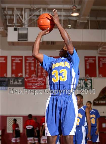 Thumbnail 1 in Verbum Dei @ Redondo (Seahawk Classic) photogallery.