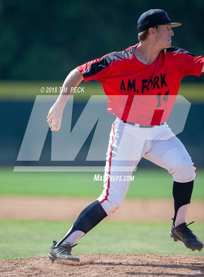 Thumbnail 2 in Servite vs. American Fork photogallery.