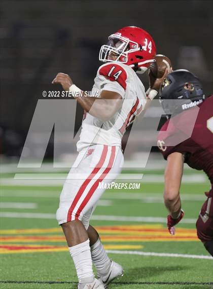 Thumbnail 2 in Oaks Christian vs. Regis Jesuit (Honor Bowl) photogallery.