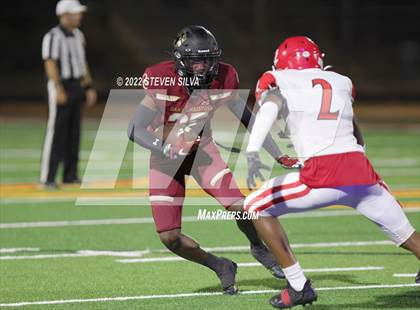 Thumbnail 2 in Oaks Christian vs. Regis Jesuit (Honor Bowl) photogallery.