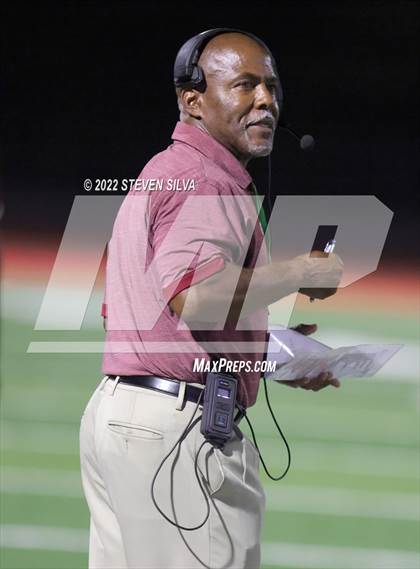 Thumbnail 2 in Oaks Christian vs. Regis Jesuit (Honor Bowl) photogallery.