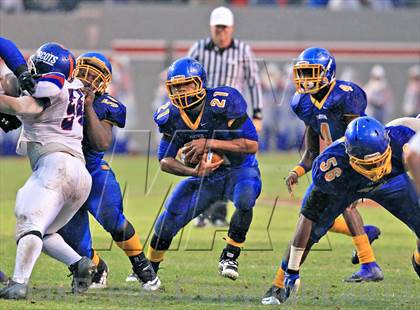 Thumbnail 2 in Dudley vs. Scotland (NCHSAA 4A Final) photogallery.