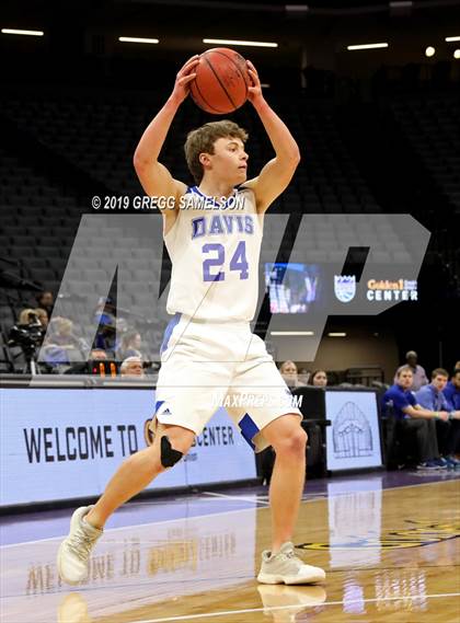 Thumbnail 3 in Jesuit vs Davis (@Golden 1 Center) photogallery.