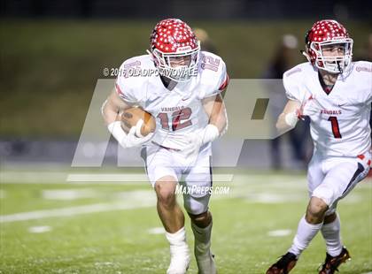 Thumbnail 3 in Van vs. Princeton (UIL 4A Bi-District Playoff) photogallery.