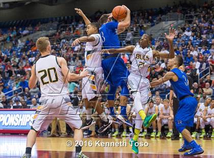 Thumbnail 2 in East Chambers vs. Van Alstyne (UIL 3A Semifinal) photogallery.