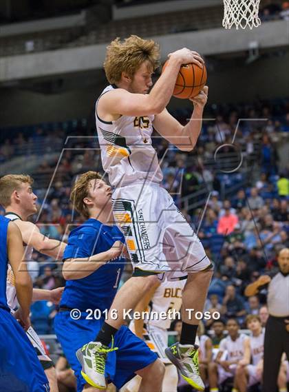 Thumbnail 2 in East Chambers vs. Van Alstyne (UIL 3A Semifinal) photogallery.