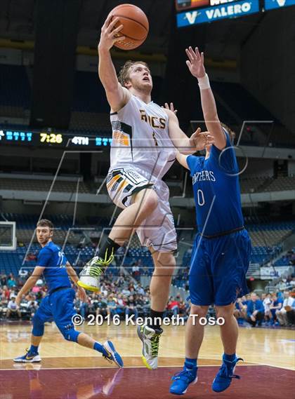 Thumbnail 1 in East Chambers vs. Van Alstyne (UIL 3A Semifinal) photogallery.