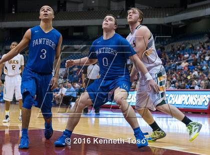Thumbnail 2 in East Chambers vs. Van Alstyne (UIL 3A Semifinal) photogallery.