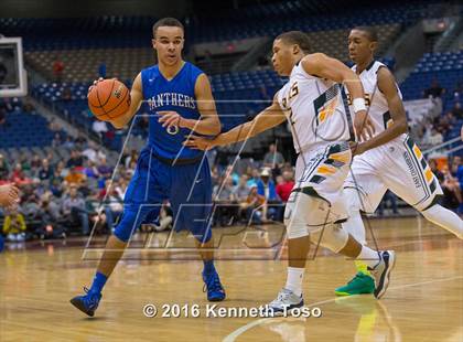Thumbnail 1 in East Chambers vs. Van Alstyne (UIL 3A Semifinal) photogallery.