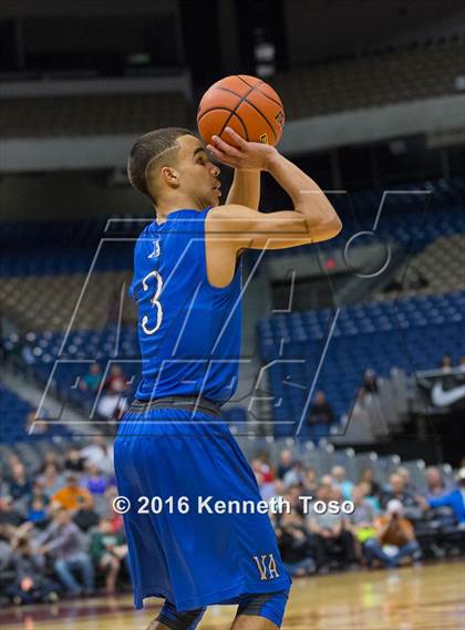 Thumbnail 2 in East Chambers vs. Van Alstyne (UIL 3A Semifinal) photogallery.