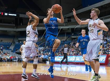Thumbnail 2 in East Chambers vs. Van Alstyne (UIL 3A Semifinal) photogallery.
