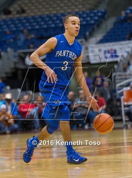 Thumbnail 2 in East Chambers vs. Van Alstyne (UIL 3A Semifinal) photogallery.