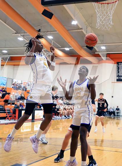 Thumbnail 2 in Grand Saline vs Chapel Hill photogallery.