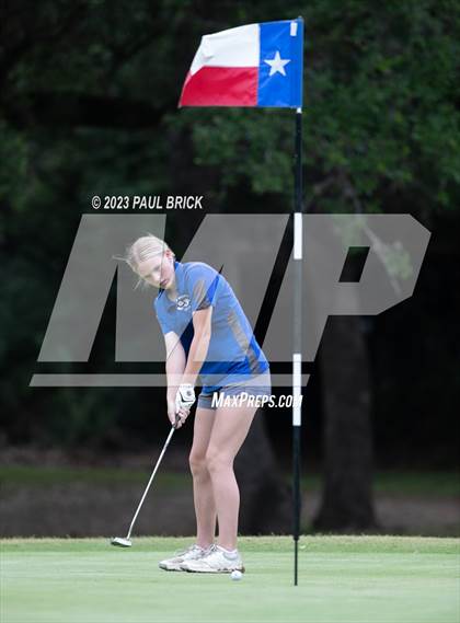 Thumbnail 1 in UIL 2A Girls Golf Finals  photogallery.