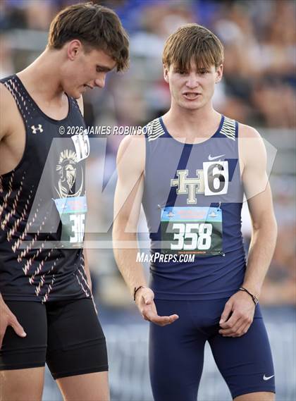 Thumbnail 1 in FHSAA Class 1A Final (800m) photogallery.