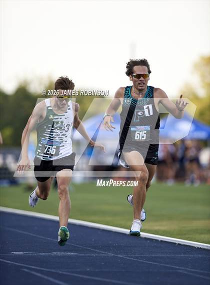 Thumbnail 1 in FHSAA Class 1A Final (800m) photogallery.