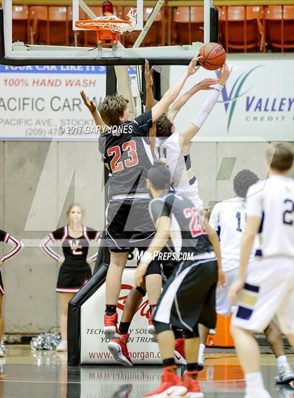 Thumbnail 3 in Central Catholic vs West Campus (CIF SJS D4 Final) photogallery.