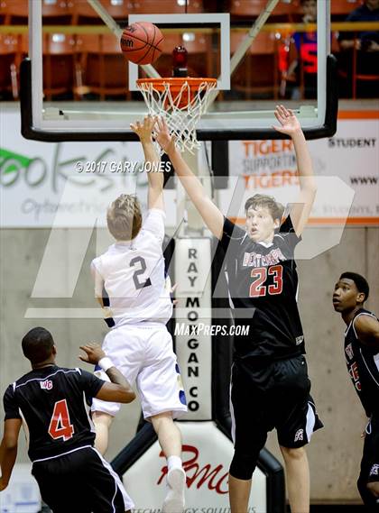 Thumbnail 1 in Central Catholic vs West Campus (CIF SJS D4 Final) photogallery.