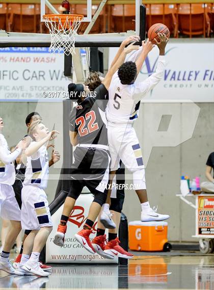 Thumbnail 1 in Central Catholic vs West Campus (CIF SJS D4 Final) photogallery.