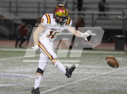 Thumbnail 3 in Carlsbad vs. Torrey Pines (CIF SDS Open Division Semifinal) photogallery.