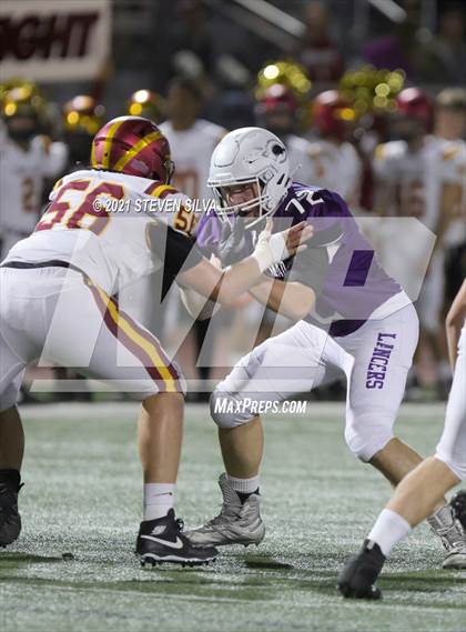 Thumbnail 1 in Carlsbad vs. Torrey Pines (CIF SDS Open Division Semifinal) photogallery.