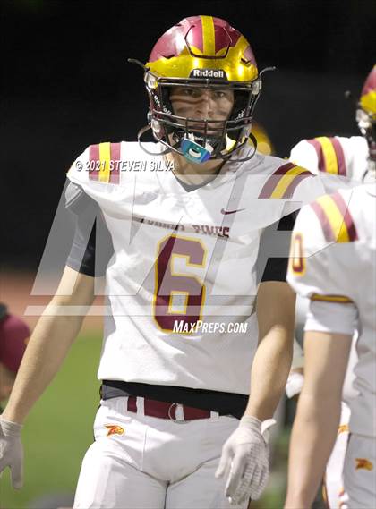 Thumbnail 1 in Carlsbad vs. Torrey Pines (CIF SDS Open Division Semifinal) photogallery.