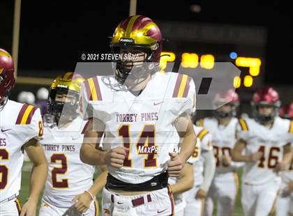Thumbnail 2 in Carlsbad vs. Torrey Pines (CIF SDS Open Division Semifinal) photogallery.