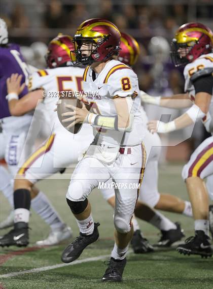 Thumbnail 2 in Carlsbad vs. Torrey Pines (CIF SDS Open Division Semifinal) photogallery.