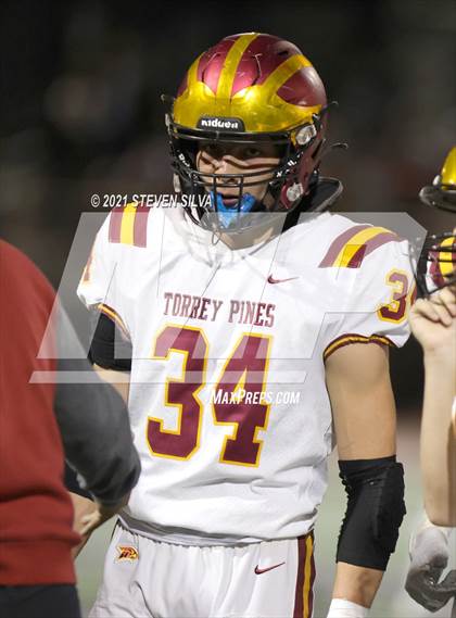 Thumbnail 1 in Carlsbad vs. Torrey Pines (CIF SDS Open Division Semifinal) photogallery.