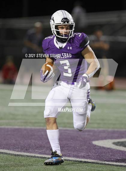 Thumbnail 2 in Carlsbad vs. Torrey Pines (CIF SDS Open Division Semifinal) photogallery.