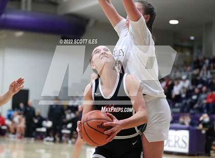 Thumbnail 3 in Jonathan Alder vs. Bishop Hartley (OHSAA D2 District Final) photogallery.