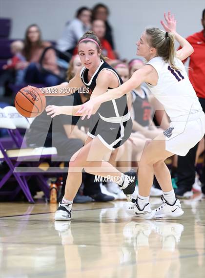 Thumbnail 2 in Jonathan Alder vs. Bishop Hartley (OHSAA D2 District Final) photogallery.