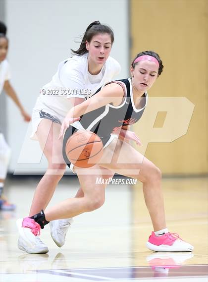 Thumbnail 1 in Jonathan Alder vs. Bishop Hartley (OHSAA D2 District Final) photogallery.