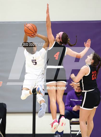 Thumbnail 2 in Jonathan Alder vs. Bishop Hartley (OHSAA D2 District Final) photogallery.