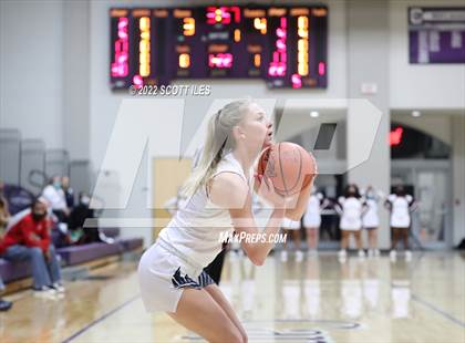 Thumbnail 2 in Jonathan Alder vs. Bishop Hartley (OHSAA D2 District Final) photogallery.