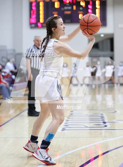 Thumbnail 2 in Jonathan Alder vs. Bishop Hartley (OHSAA D2 District Final) photogallery.