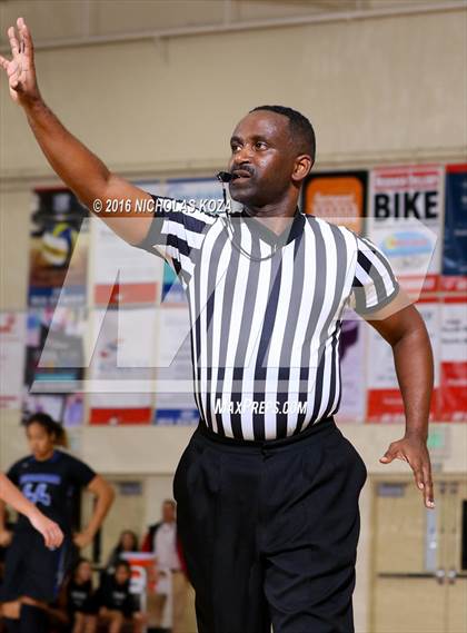 Thumbnail 1 in El Camino Real vs. Windward (Battle of the Beach) photogallery.
