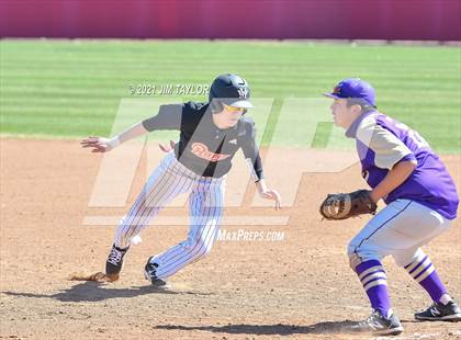 Thumbnail 2 in Alvarado vs Mineral Wells (Mineral Wells Classic) photogallery.