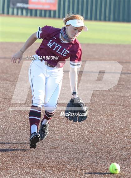 Thumbnail 1 in Wylie vs Rockwall (UIL 6A Regional Quarterfinal) photogallery.