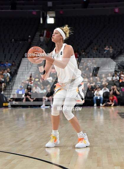 Thumbnail 1 in Jordan Brand Classic photogallery.