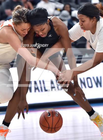 Thumbnail 1 in Jordan Brand Classic photogallery.