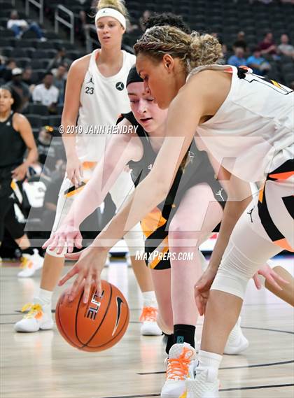 Thumbnail 2 in Jordan Brand Classic photogallery.