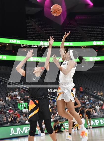 Thumbnail 3 in Jordan Brand Classic photogallery.