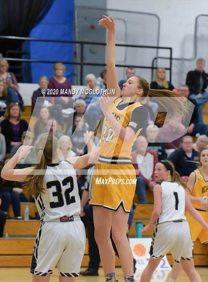 Thumbnail 2 in Illini Central/Greenview @ Midwest Central/Delavan photogallery.