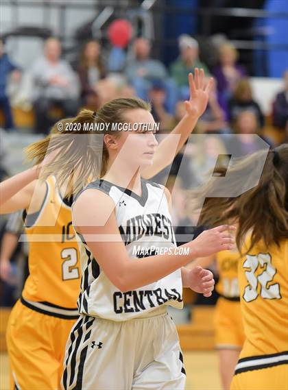 Thumbnail 1 in Illini Central/Greenview @ Midwest Central/Delavan photogallery.